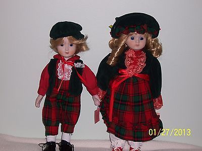 BRINNS 1986 MUSICAL BOY AND GIRL CHRISTMAS CAROLERS VINTAGE