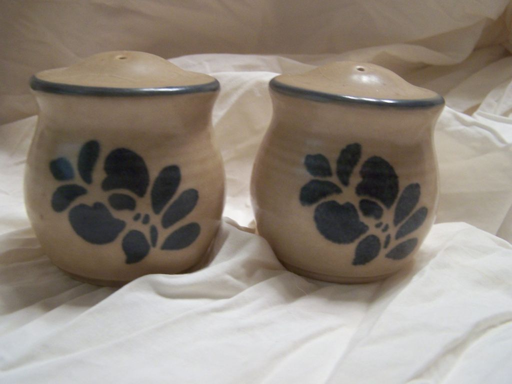 Vintage Pfaltzgraff Folk Art Blue Salt and Pepper Shaker Set