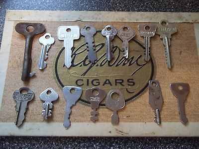 BOX LOT OF 15 OLD VINTAGE KEYS FOR LOCKS DOORS CARS LUGGAGE ???