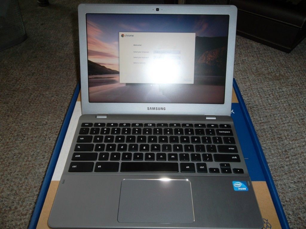 550 Chromebook Intel Processor 4 GB RAM 12.1 16GB SSD + Extras