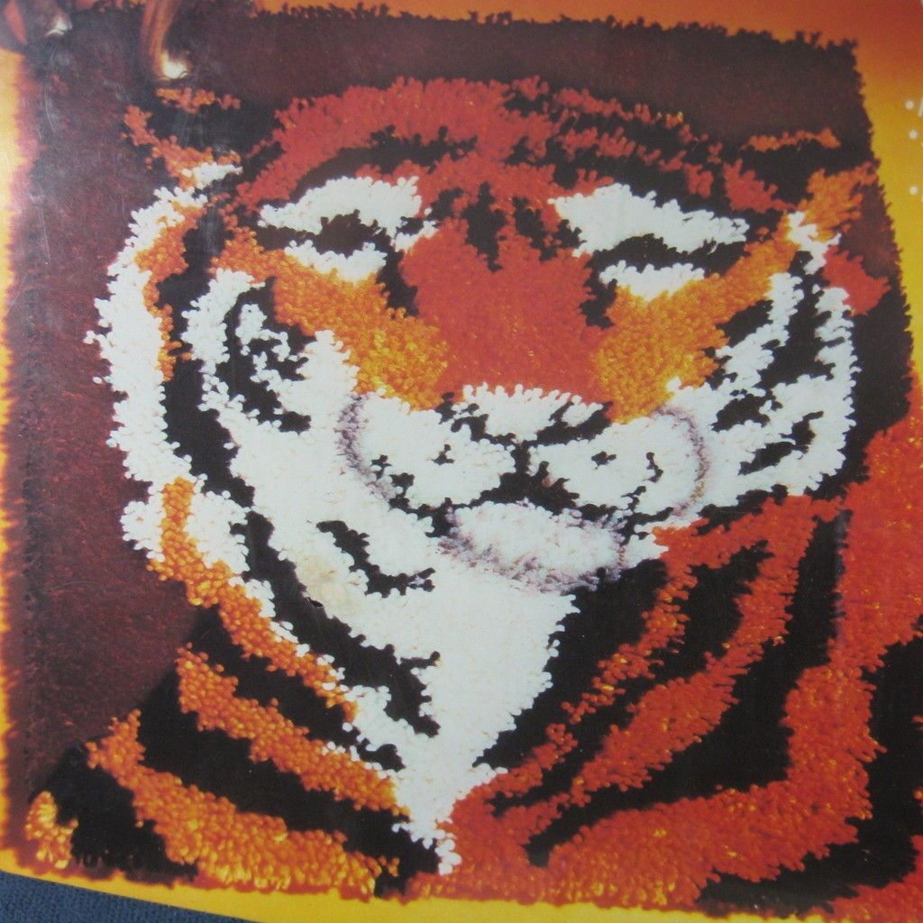 Vogart Crafts Tiger 4339 Latch Hook Rug Kit 20x27 Factory Sealed