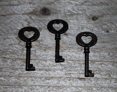 12 Primitive Rusty Metal 1 1/2 KEYS ★ w/ Heart cutout ★