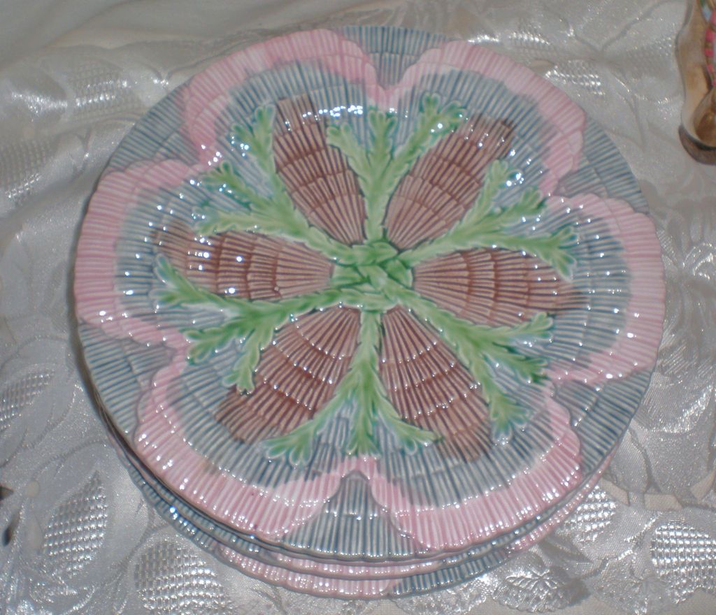 MAJOLICA 8.5 SCHELL AND SEAWEED DECORATIVE PLATE (SALE FOR 1 PLATE)