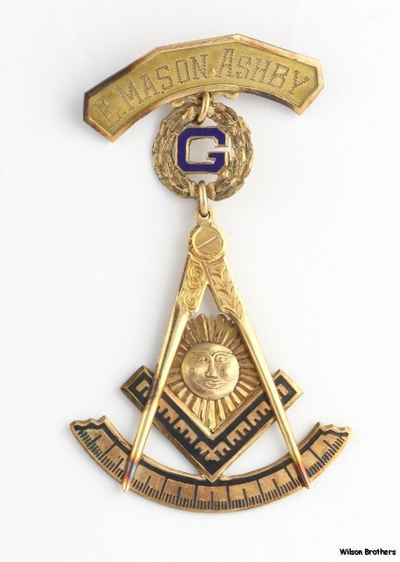 Past Master Blue Lodge Masonic Medal   10k Solid Yellow Gold Badge