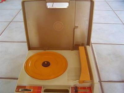 VINTAGE 1978 CHILDRENS FISHER PRICE RECORD PLAYER TURNTABLE #825 WORKS