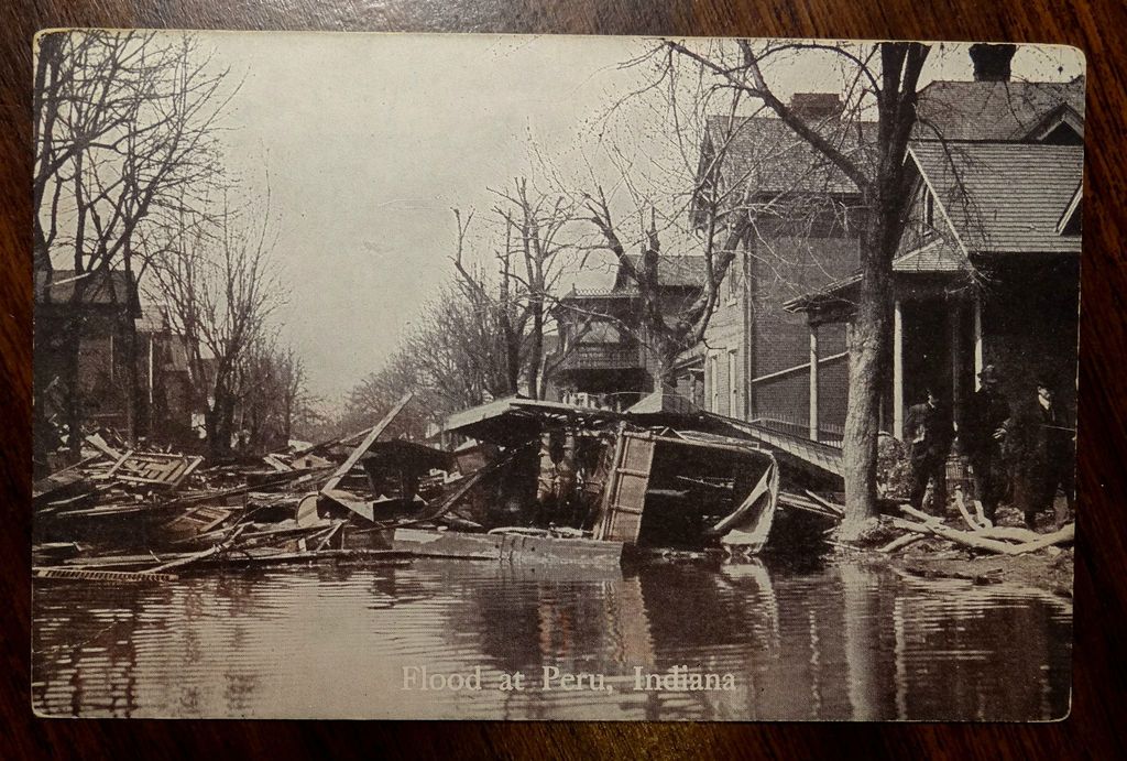 FLOOD AT PERU INDIANA IN FREE SEWING MACHINE Advertising Postcard ca