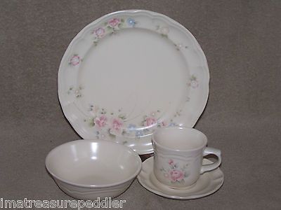 Pfaltzgraff Tea Rose Dinnerware Set (s) 16 pc USA made   New in Box