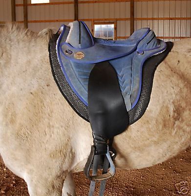 Neoprene saddle pad designed to fit treeless saddles