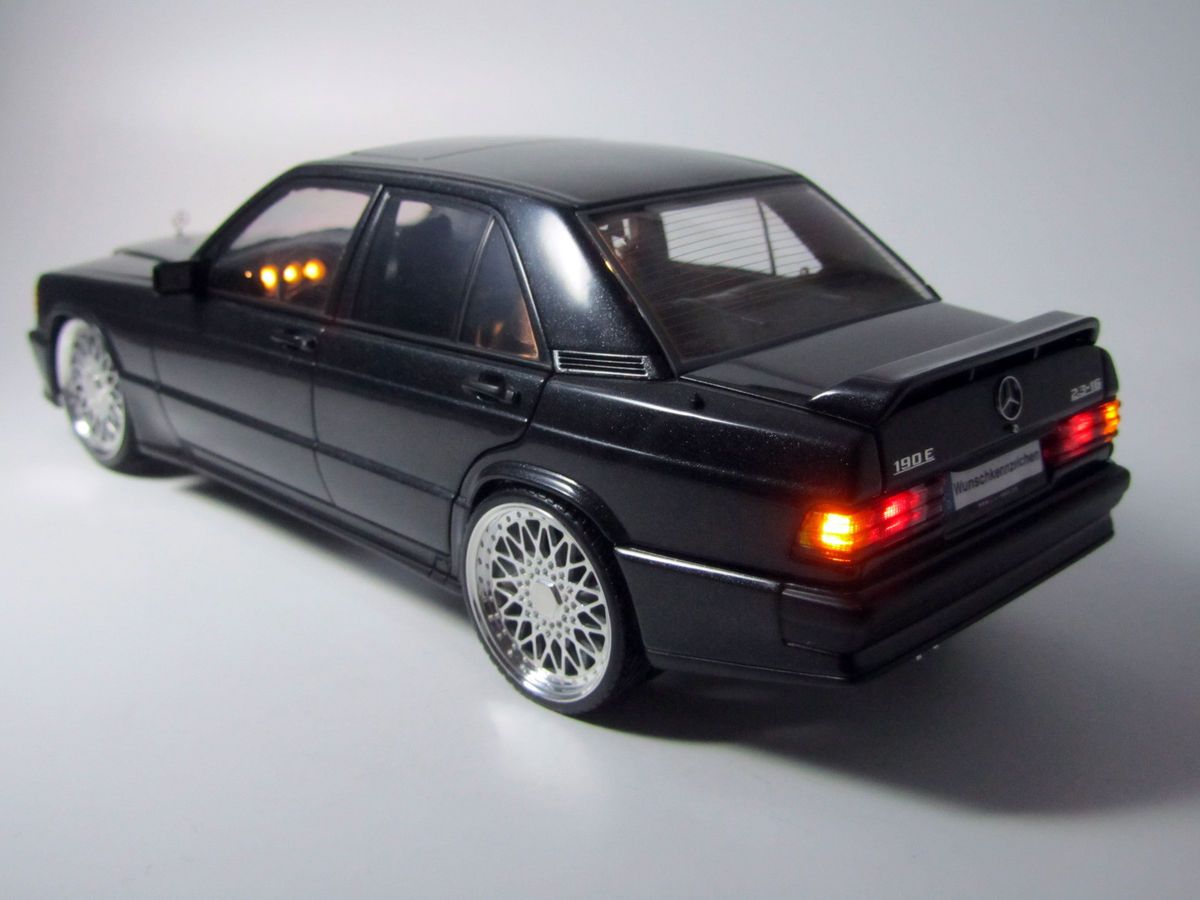 Benz 190E 2 3 16V Out in Black 1 18 LED Light 19 Real Alu Rims