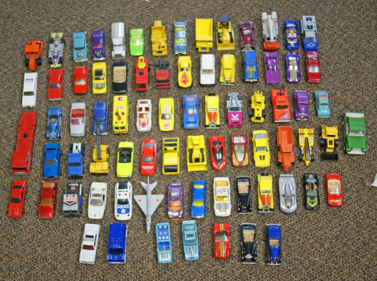 Lot of 78 Vintage Hot Wheels & Matchbox Diecast Toy Cars   1970s and