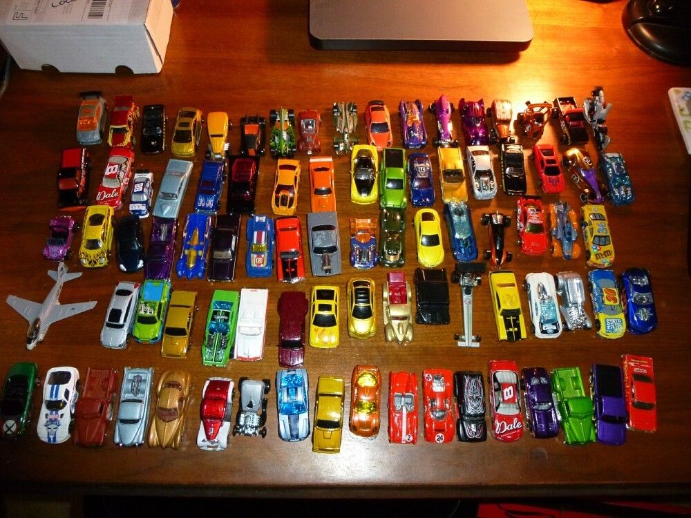 Lot of Over 85 Hot Wheels Matchbox Cars Trucks Etc