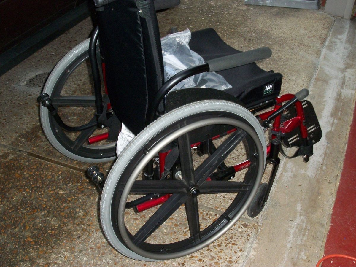 Wheelchair in Great Shape Quick Release Drive Wheels and More