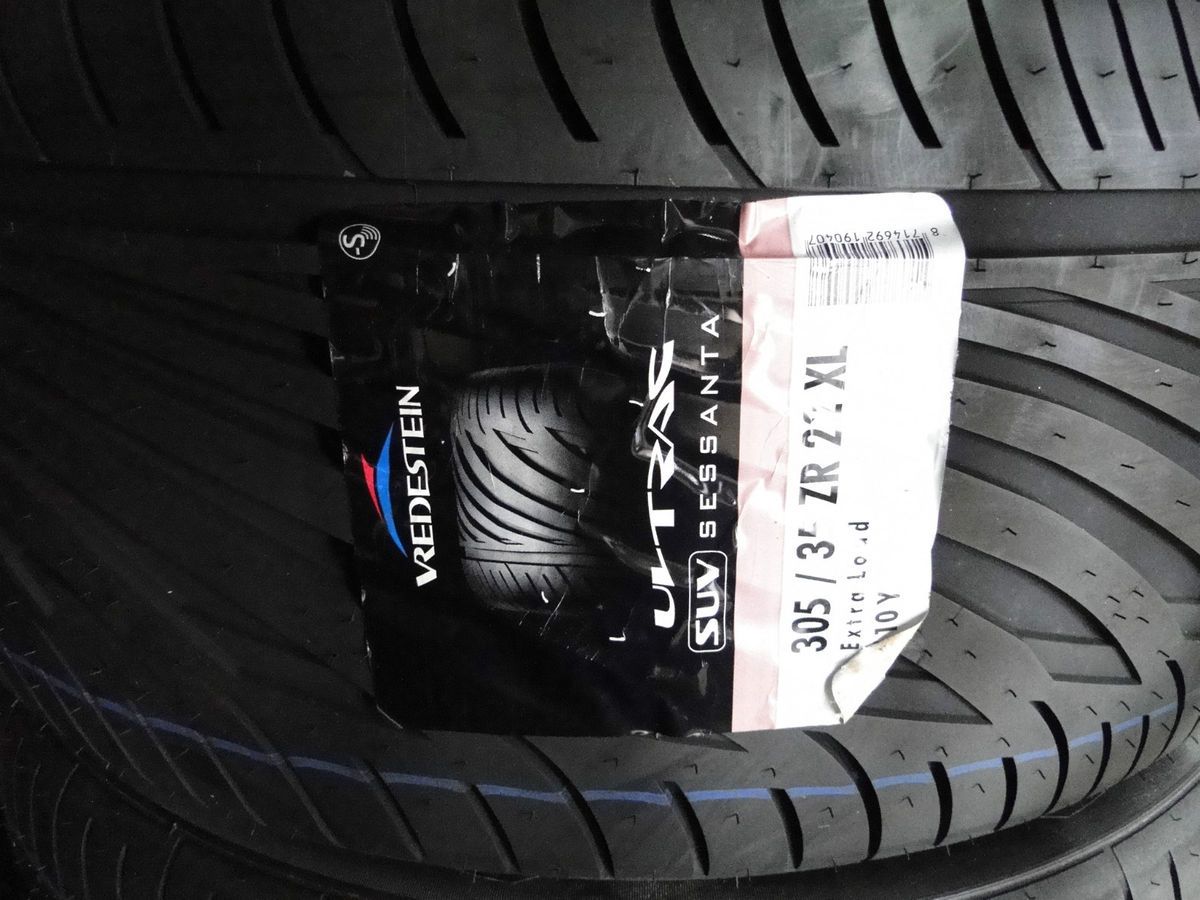 305 35 ZR 22 Vredestein Ultrac Sessanta Tires